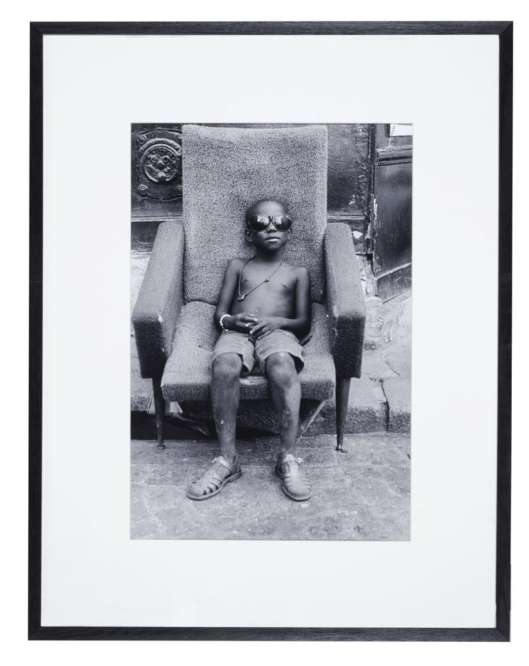 Martine Barrat, La Goutte d'Or, Mamadou a choisi son fauteuil rue Polonceau, 1982