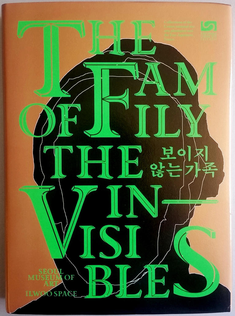 Catalogue de l'exposition « The Family of the Invisibles », collections du Cnap et du Frac Aquitaine