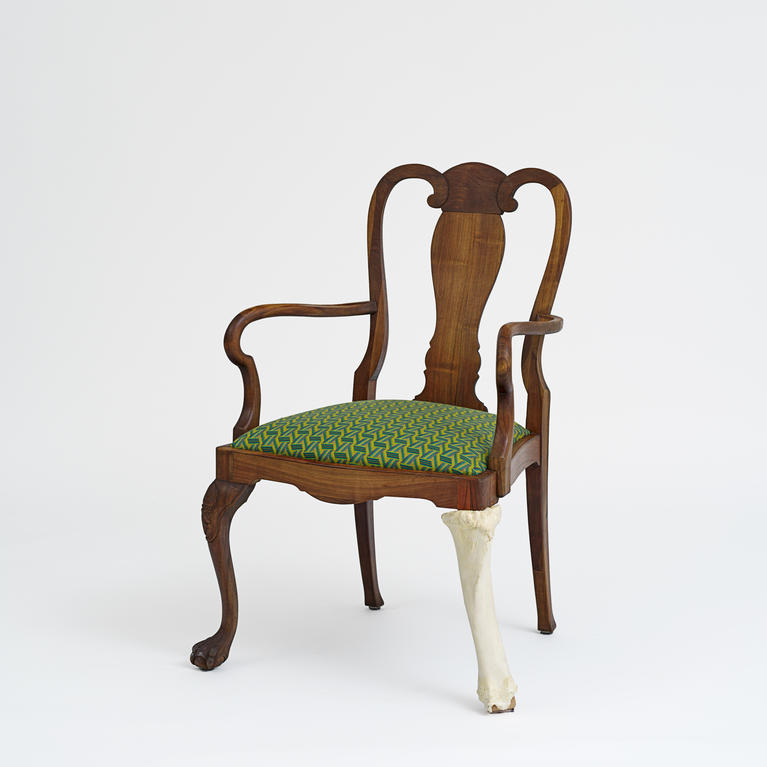 Jimmie Durham pour Labinac, Chair with bone Version A01, 2018