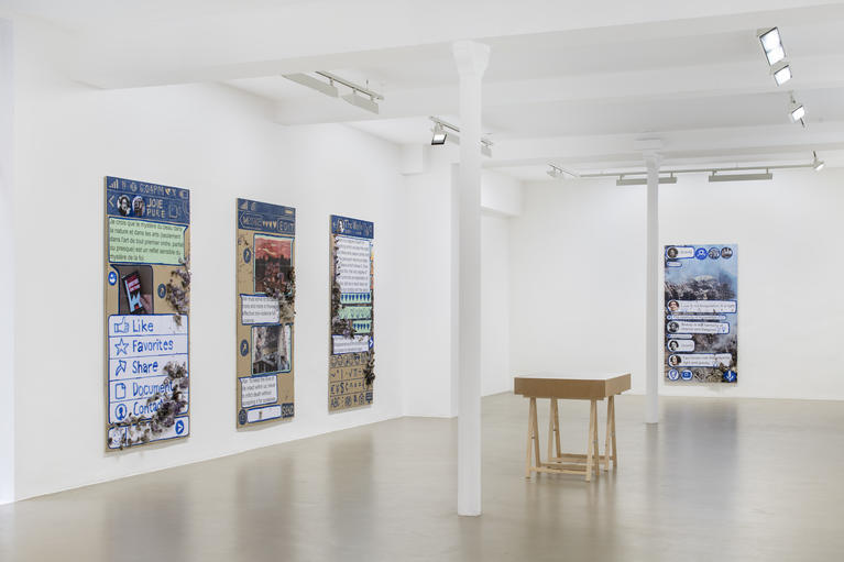 Thomas Hirschhorn, Eternal Ruins, vue d'exposition, Galerie Chantal Crousel, Paris (2020).