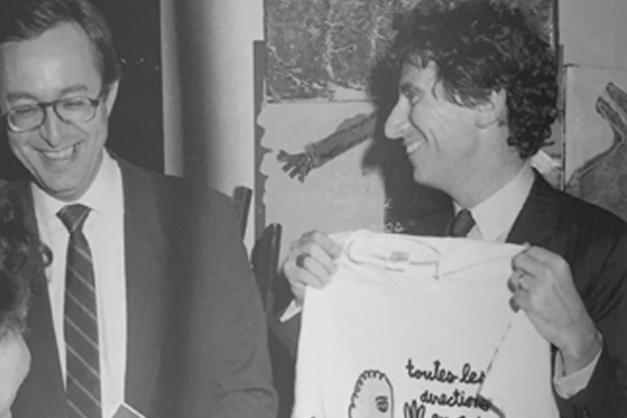 Jack Lang et Claude Mollard, tee-shirt de Ben, Fiac 1984