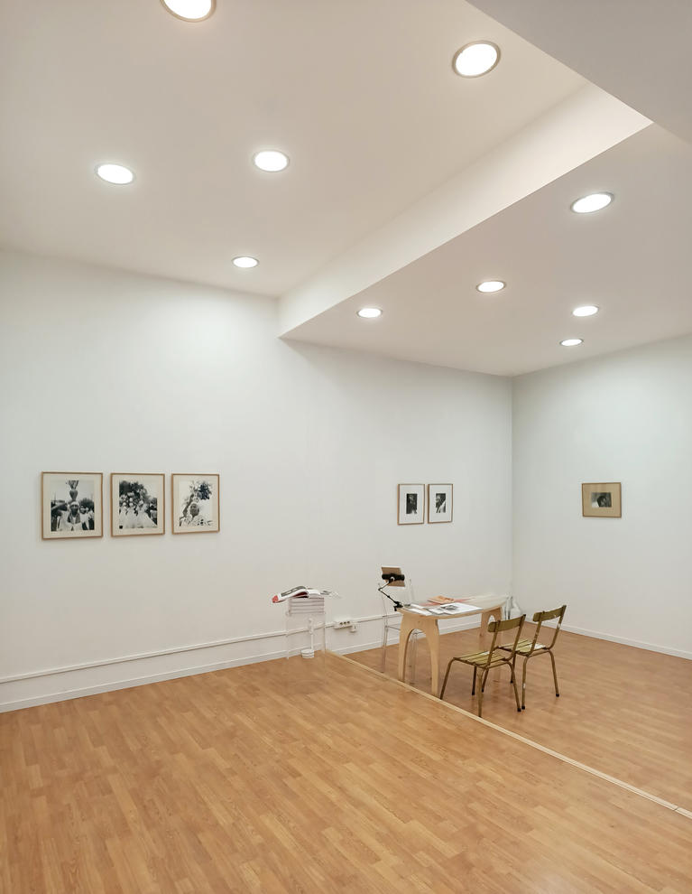 Photo de la galerie pendant l'exposition Noir Absolu de lita Cerqueira, 2021