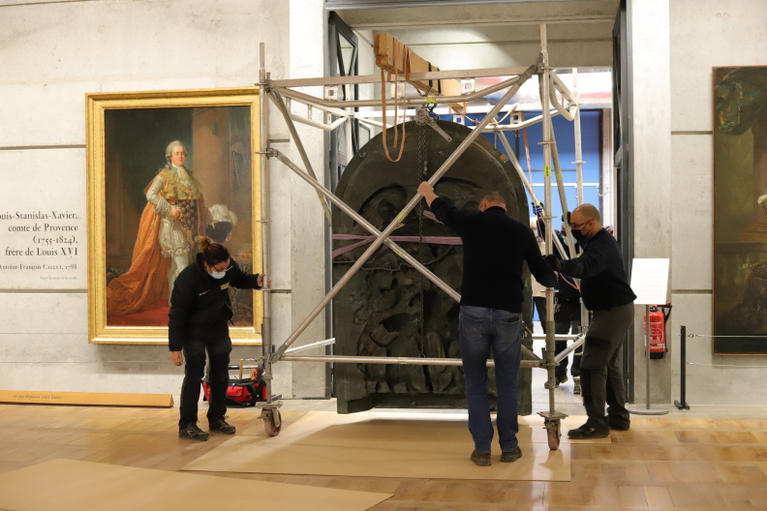 Installation de l'œuvre dans la salle de la République