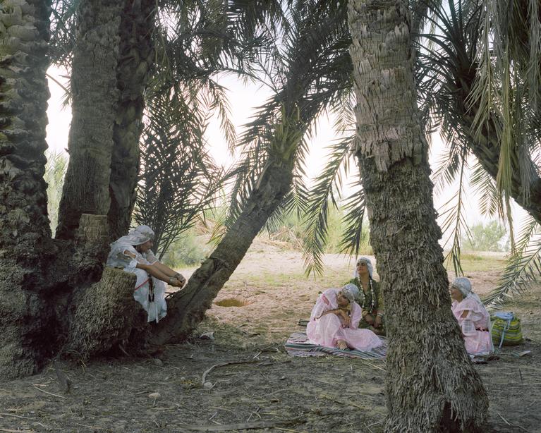 HAMAK Farida, Déjeuner sur l'herbe, Khoubana. Bou Saada, Algérie, 2013