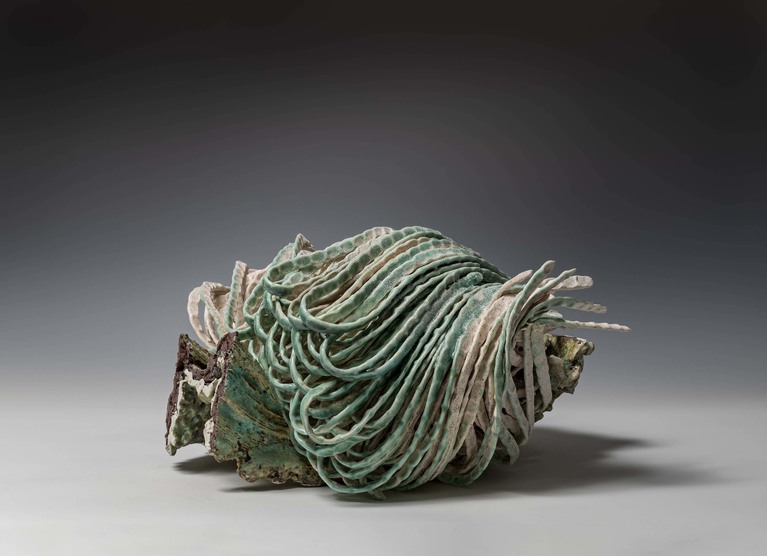 La Mémoire et la mer, Sculpture en porcelaine et grès émaillé. Exposition "Le Feu et la glace", Galerie Terra Viva