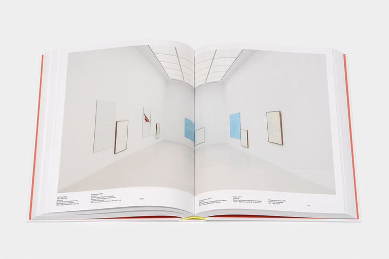 Vue des pages de l'ouvrage Une histoire intime de l'art. Yvon Lambert, une collection, une donation, un lieu