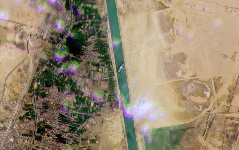 image satellite du porte-conteneurs échoué en travers du canal de Suez, Égypte, 2021
