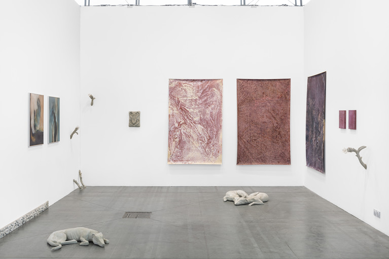 Les oeuvres de Alizee Gazeau, Anide et Xolo Cuintle pendant Artissima Turin
