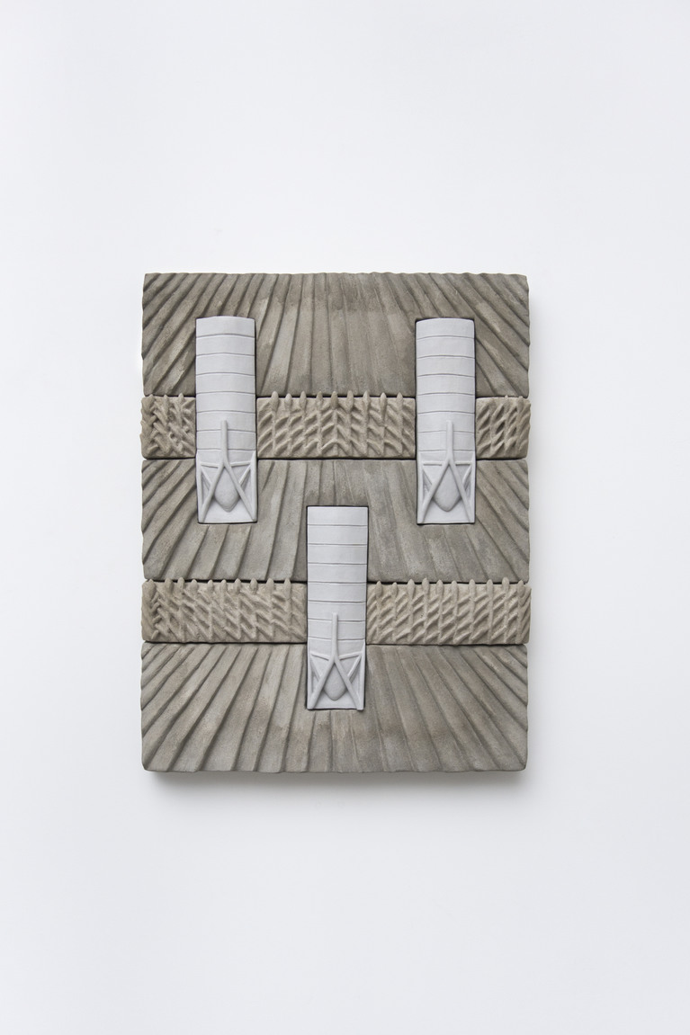 Xolo Cuintle, Dust Fields and Empty Silos (Landscape Sequence), 2023. Béton, grès, bois, acier, aluminium, 66×51×7,5. Courtesy des artistes / Galerie DS