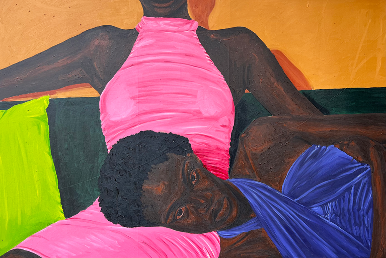 Portrait de deux jeunes femmes sur un canapé par le peintre nigérian Matthew Eguavoen